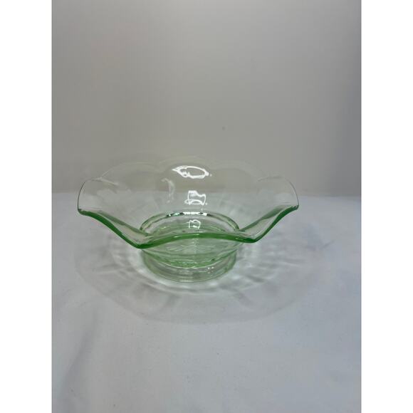 VTG Uranium Ruffle Serving Bowl Green Vaseline Glow Depression Glass. 8.5 in - Picture 2 of 11